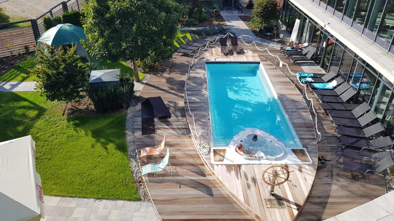Blue Diamond Hotel Active Spa Trzebownisko 외부 사진
