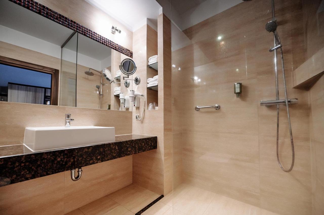 Blue Diamond Hotel Active Spa Trzebownisko 외부 사진