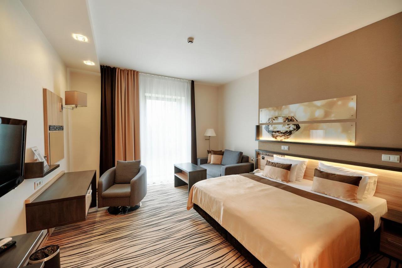 Blue Diamond Hotel Active Spa Trzebownisko 외부 사진