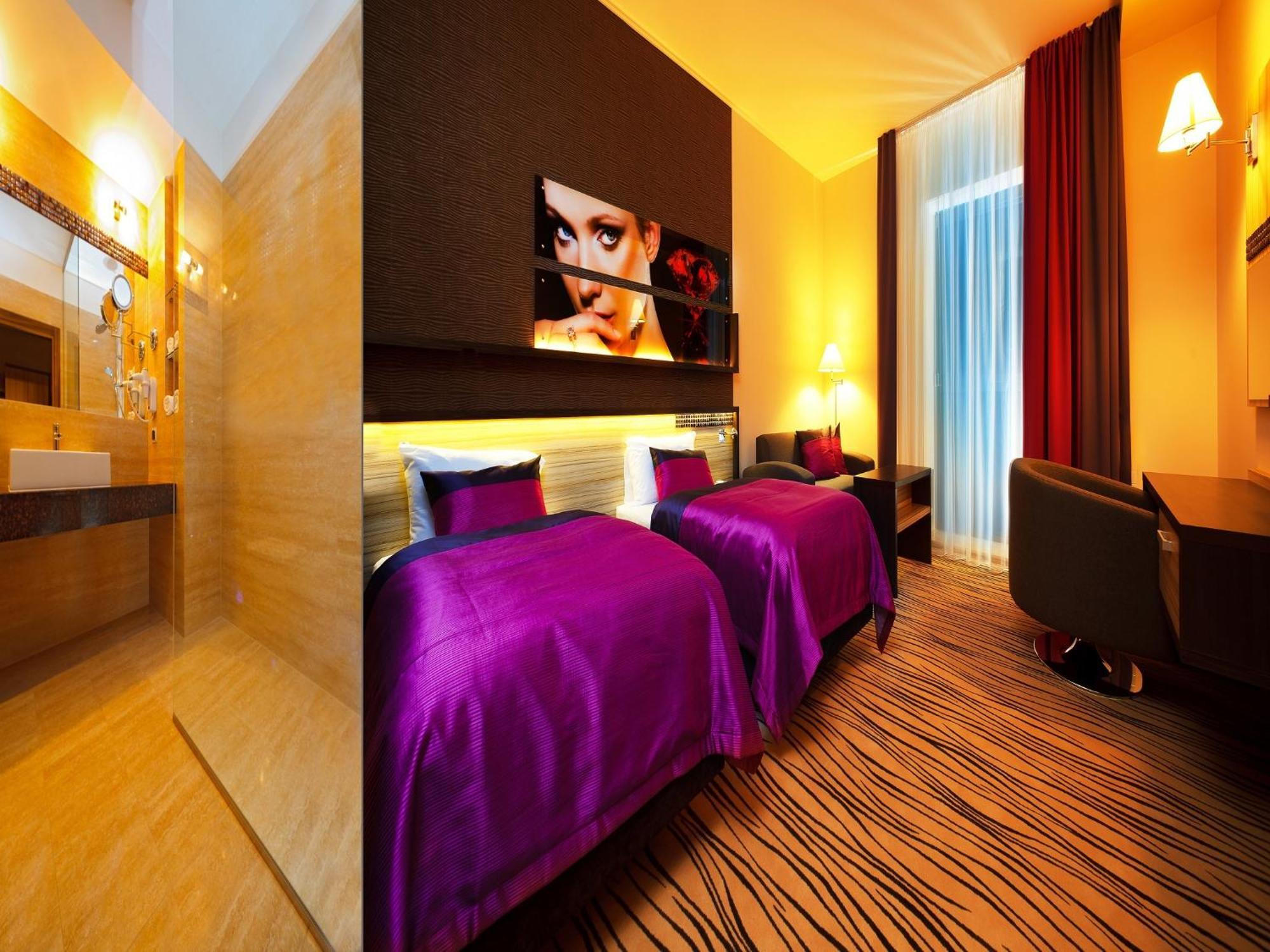 Blue Diamond Hotel Active Spa Trzebownisko 외부 사진
