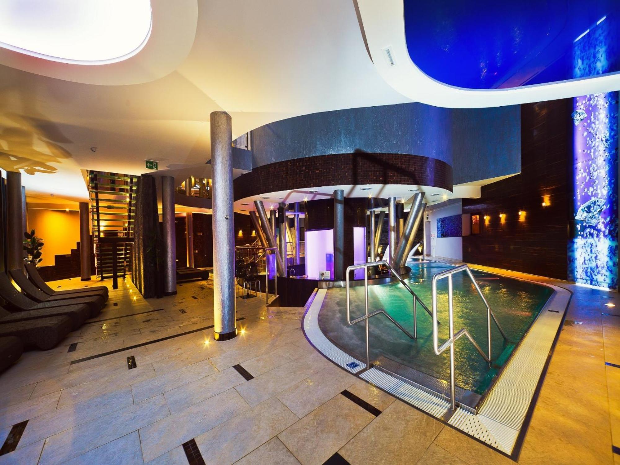 Blue Diamond Hotel Active Spa Trzebownisko 외부 사진
