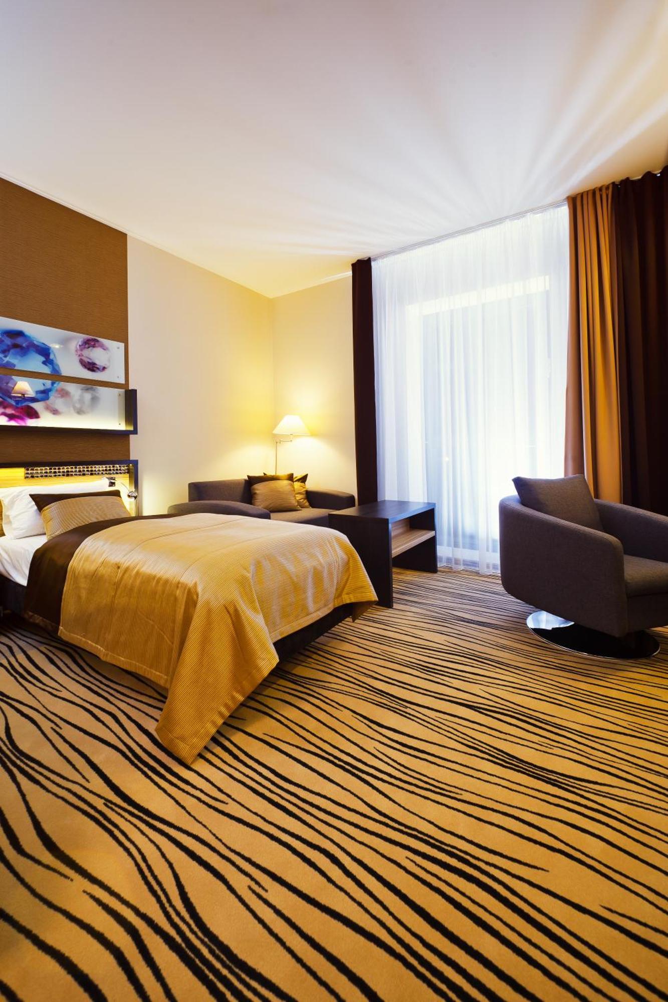 Blue Diamond Hotel Active Spa Trzebownisko 외부 사진