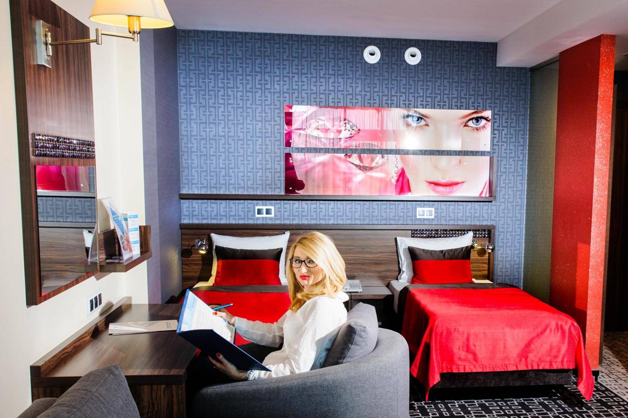 Blue Diamond Hotel Active Spa Trzebownisko 외부 사진