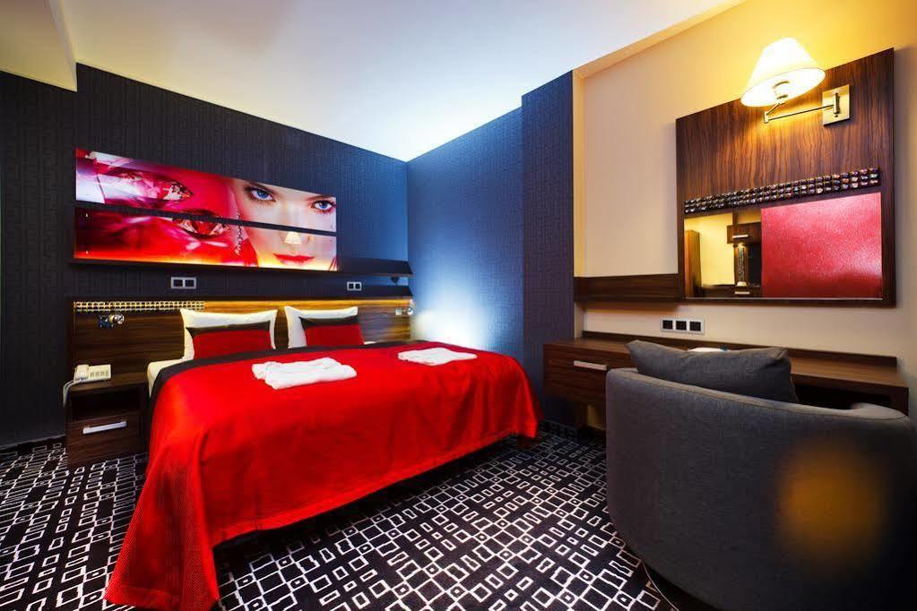 Blue Diamond Hotel Active Spa Trzebownisko 외부 사진
